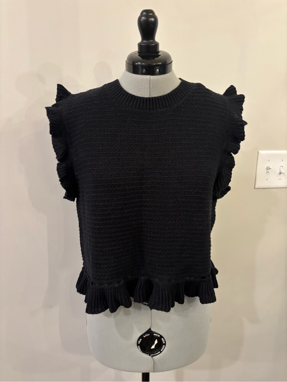 ANDREE BY UNIT Black Ruffle-Trim Knit Sleeveless Sweater 0186